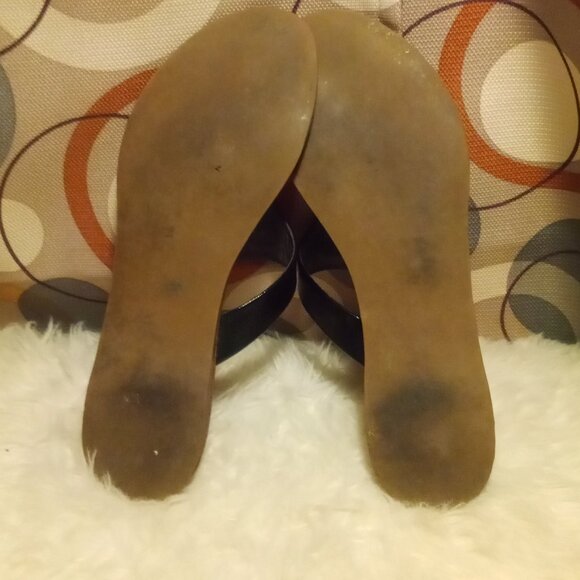 TORY BURCH CAMERON THONG BLACK PATENT LEATHER SANDALS - Picture 7 of 7